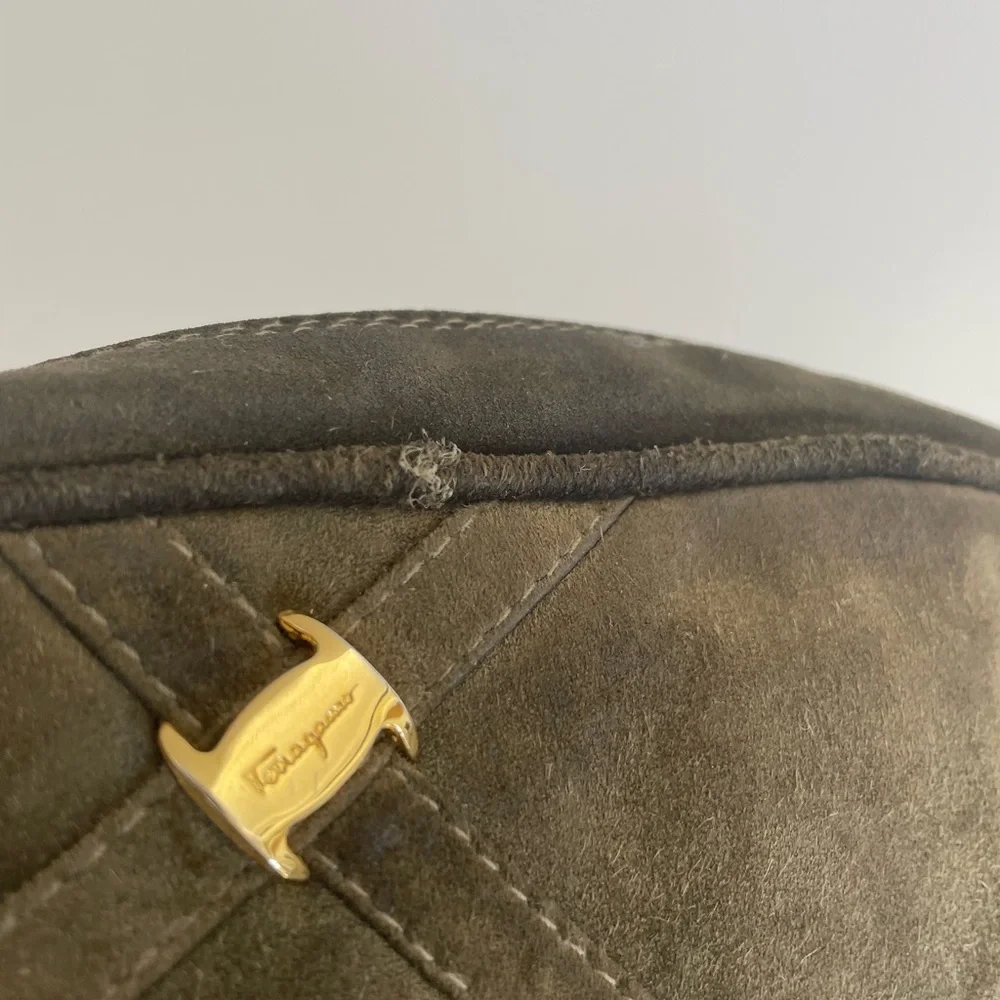 Auth VTG FERRAGAMO Green Suede Crossbody Bag - Picture 5 of 11